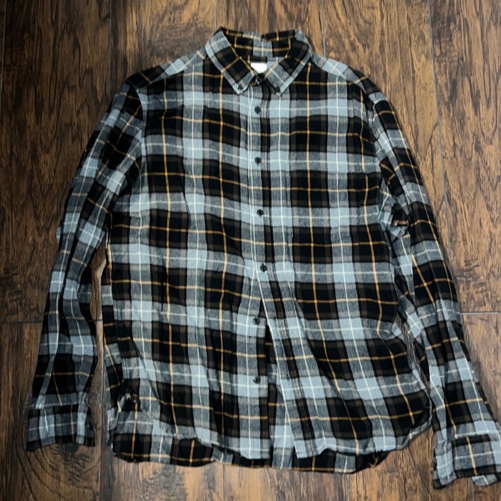 H&M Flannel Button Down

Worn Once

Size Large